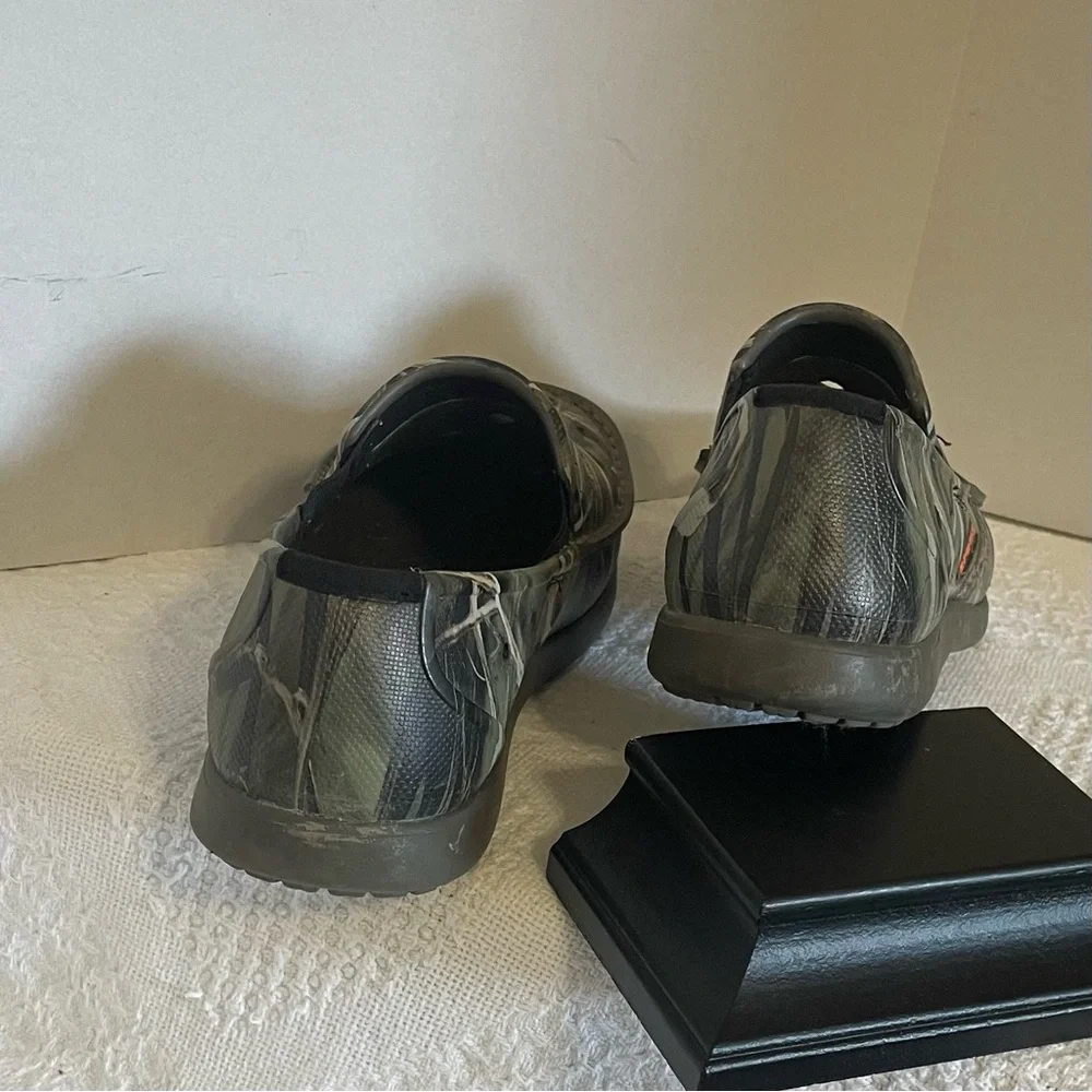 CROCS Camouflage Slip-On Loafers~ Size 8 M~‎ Hunting and Outdoors